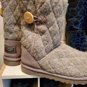 UGGS CARDI